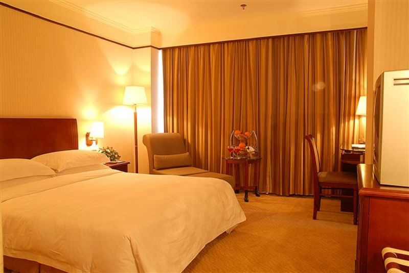 Royalty Hotel Shenzhen Exterior photo